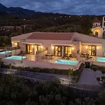 A V Luxury With Private Pools * 卡拉马塔