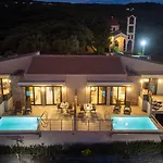 A V Luxury With Private Pools