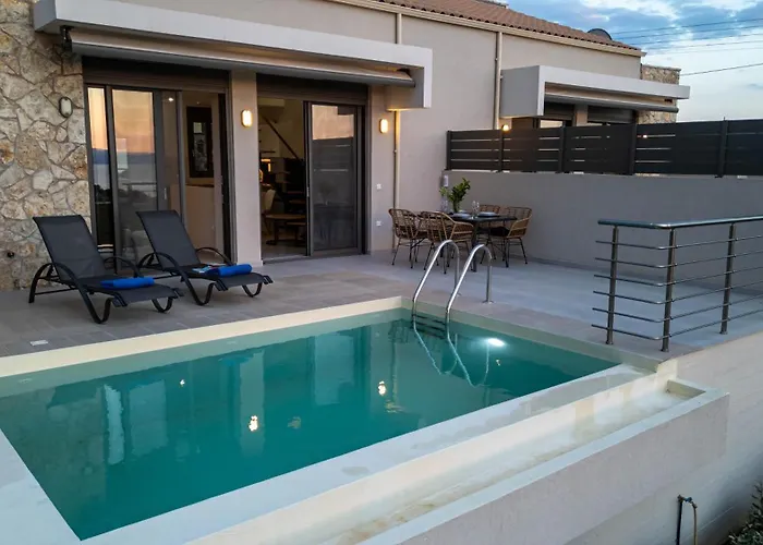 A V Luxury With Private Pools Kalamáta