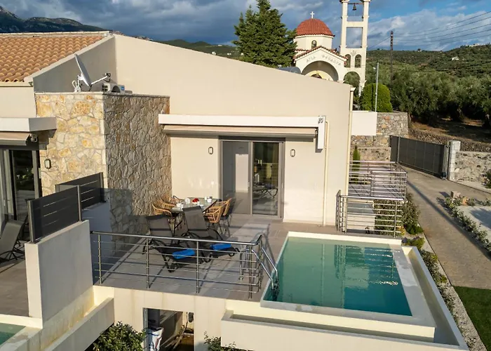 A V Luxury With Private Pools Kalamáta
