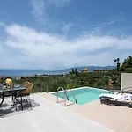 A V Luxury With Private Pools Kalamata