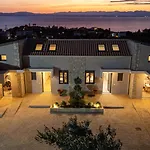 A V Luxury With Private Pools Καλαμάτα