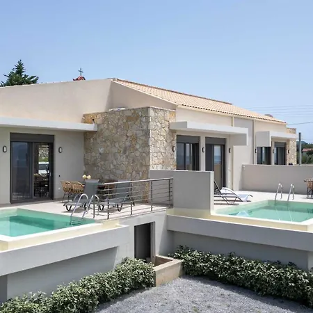 A V Luxury With Private Pools