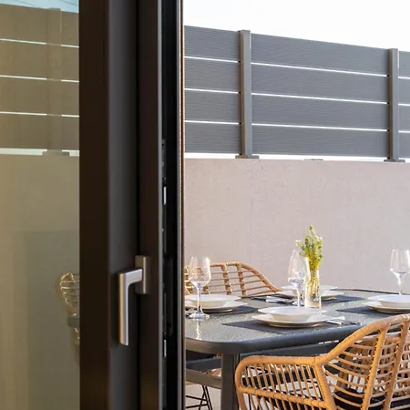 A V Luxury With Private Pools Apartment *