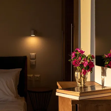 شقة A V Luxury With Private Pools كالاماتا