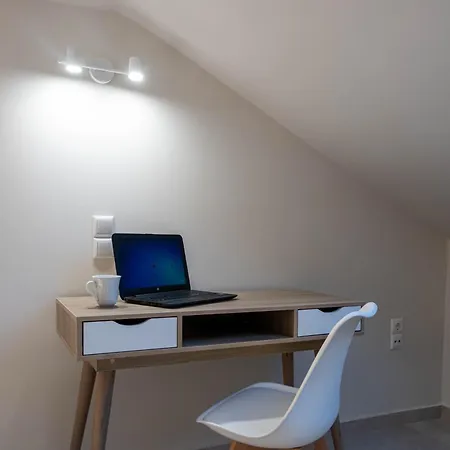 A V Luxury With Private Pools * كالاماتا