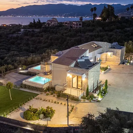 A V Luxury With Private Pools Apartman *