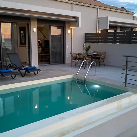 A V Luxury With Private Pools كالاماتا