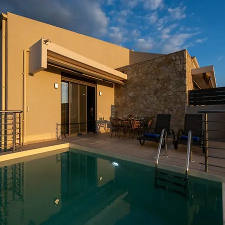 A V Luxury With Private Pools