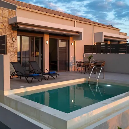 A V Luxury With Private Pools Apartamento Kalamata