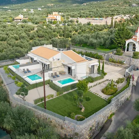 A V Luxury With Private Pools *