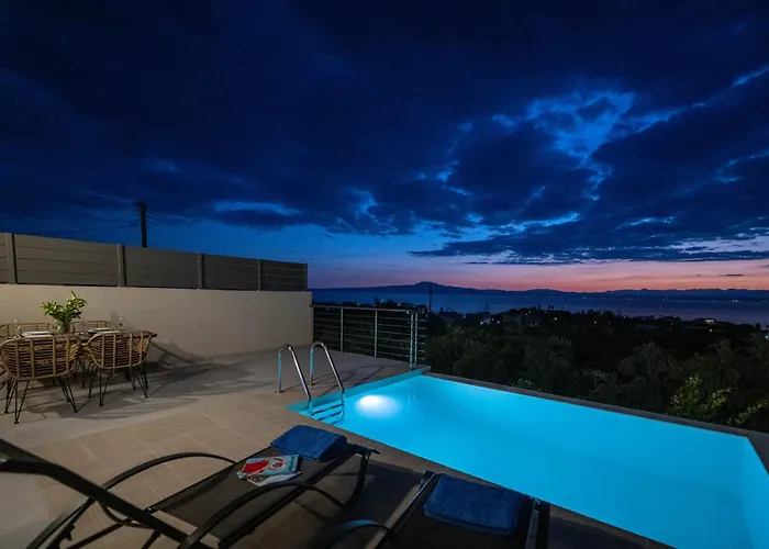 A V Luxury With Private Pools Apartmán Kalamata