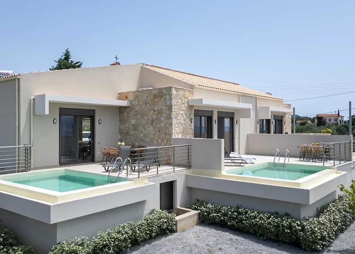 A V Luxury With Private Pools