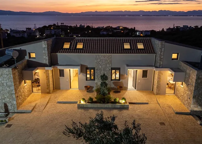 A V Luxury With Private Pools Kalamata