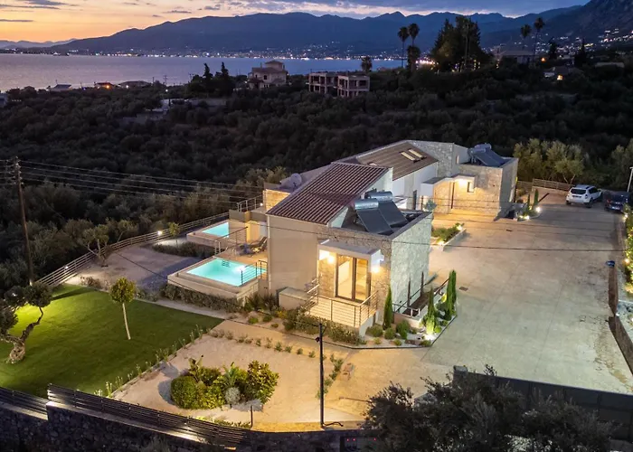 A V Luxury With Private Pools Apartmán *