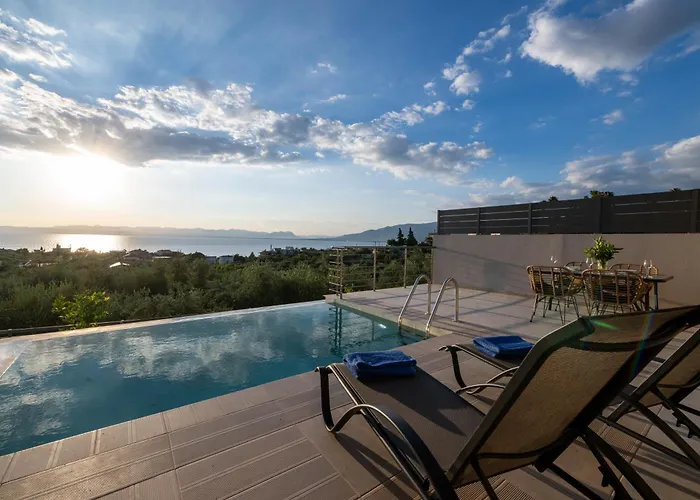 A V Luxury With Private Pools Apartment *