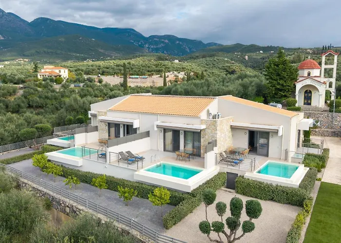 A V Luxury With Private Pools Apartmán *